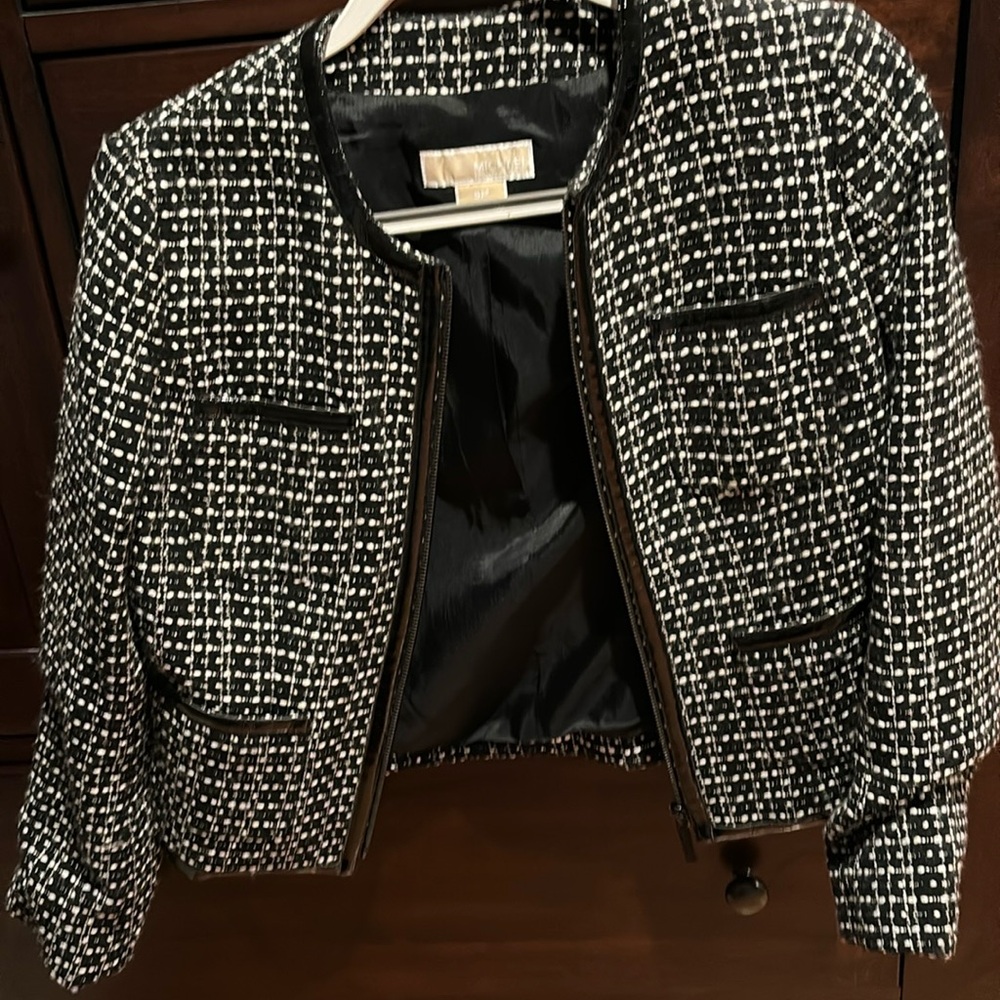 Tweed type blazer with zippered up front